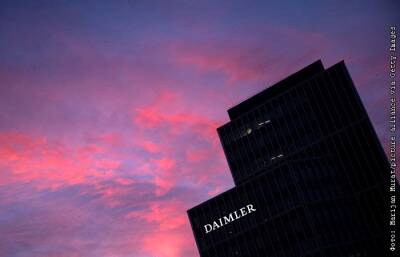 Акции Daimler упали на 16% после начала торгов бумагами его бывшего подразделения