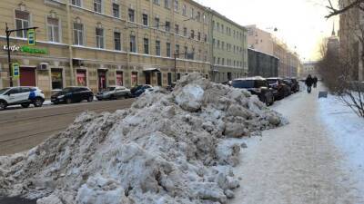 Неэффективная уборка снега заставила петербуржца обратиться к богу