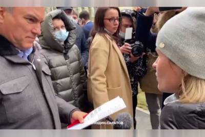 Россиянка поймала Володина на улице с жалобой на QR-коды: не пускают к ребенку