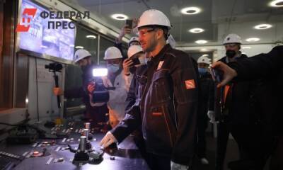 Чемпионы РФ по футболу посетили свердловский завод и пообщались с металлургами