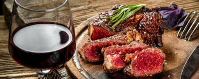 Daily Express: алкоголь и красное мясо способны спровоцировать развитие рака кишечника