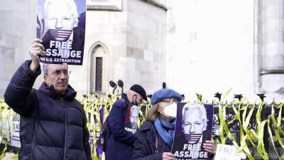 Высокий суд в Лондоне отменил запрет на экстрадицию Джулиана Ассанжа в США