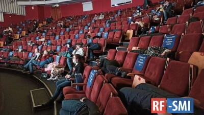 В Норильске 130 человек ночевали в кинотеатре из-за бушующей метели