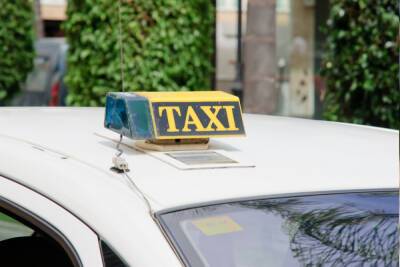 Новые категории льготников Петербурга смогут воспользоваться услугами социального такси