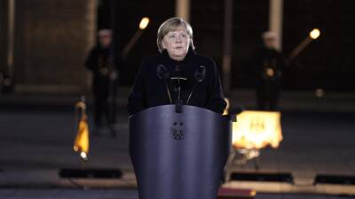 СМИ выяснили, чем занималась Меркель в первый день на пенсии
