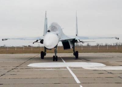 Российский истребитель Су-30 сопроводил американский самолет-разведчик над Черным морем