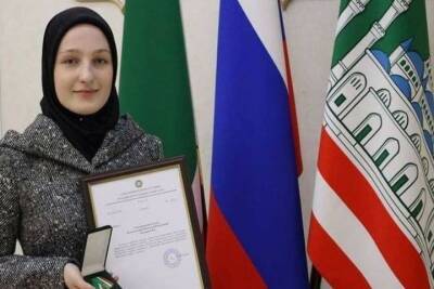 Кадыров наградил свою дочь медалью «За заслуги перед Чеченской республикой»