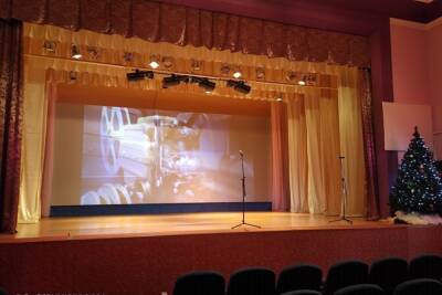 Сотня жителей Шимска посмотрела премьеру «Летчика» в обновленном кинозале