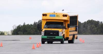 Школьный автобус впечатлил на лосином тесте (видео)