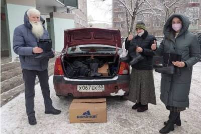 Юрий Сорокин отдал 1200 пар зимних сапог на благотворительность