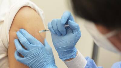 Германия вводит обязательную вакцинацию для медработников