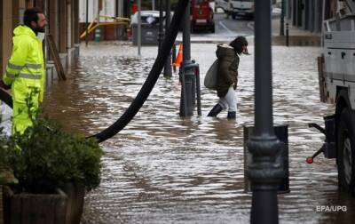 На севере Испании реки вышли из берегов: затопило два региона