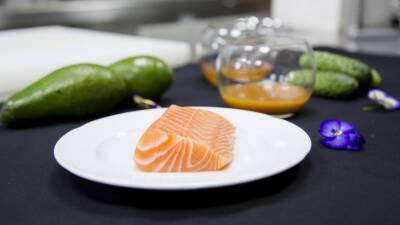 Конвертики с красной рыбой: рецепт простой и вкусной закуски на Новый год