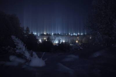 Фотограф запечатлела световые столбы в 20-градусный мороз