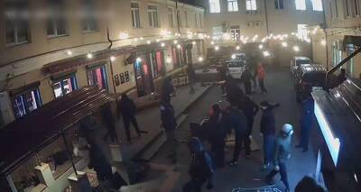 Полиция нашла около 30 человек, которые напали на известный бар в Киеве