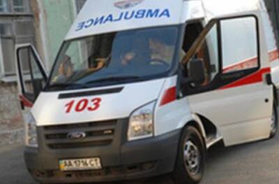 В Киеве перевернулась карета скорой помощи: есть пострадавшие. ФОТО