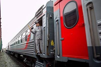 В России пассажиров нижних полок поездов могут обязать уступать место соседу сверху