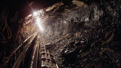 Три горняка получили травмы при ЧП на шахте в Кузбассе
