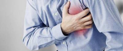 Врач Аскаров назвал симптомы инфаркта, которые появляются за час до приступа