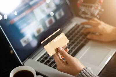 Корисні фінансові звички: як безпечно оплачувати карткою або смартфоном в інтернеті?