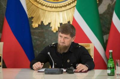 Кадыров назвал Сокурова «продажной мордой» после предложения «отпустить» регионы Кавказа