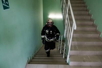В ночном пожаре в Астрахани пострадал человек