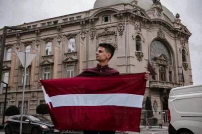 Патриот Латвии просит денег на гражданство