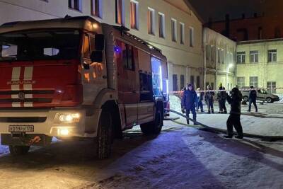 Более 70 пожарных 6 часов тушили вспыхнувшее производственное здание на Трефолева