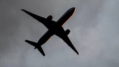 Летевший из Москвы в Краснодар самолёт совершил посадку из-за датчика разгерметизации