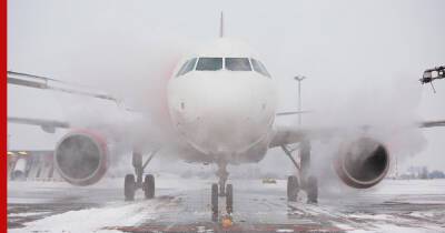 Пассажиры экстренно севшего в Шереметьево самолета показали видео с борта