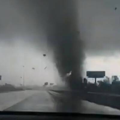 Торнадо обрушился на склад Amazon в Иллинойсе
