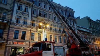 Спасатели за 2 часа полностью потушили пожар на Суворовском проспекте