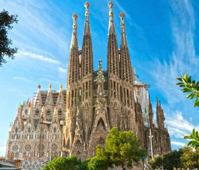 Спустя почти 50 лет в Барселоне открыли башню знаменитого собора Саграда Фамилия. ФОТО
