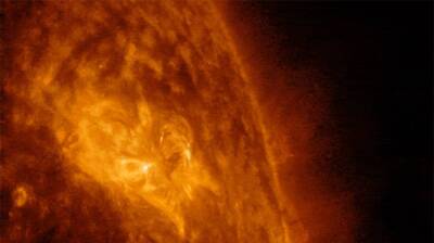 Молодая версия Солнца EK Draconis выбросила квадриллионы килограммов раскаленной плазмы