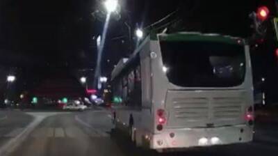В Воронеже оштрафовали проехавшего на красный свет водителя автобуса №5а