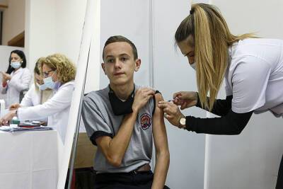 Московские подростки получат по 15 тысяч рублей за испытание вакцины "Спутник М"