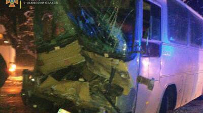 Во Львовской области автобус попал в ДТП, пострадали пассажиры