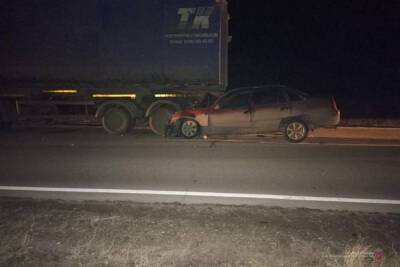 На трассе в Волгоградской области в ДТП с грузовиком пострадали двое