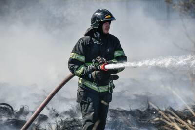 В Ростове случился пожар на складе с лакокрасочными материалами