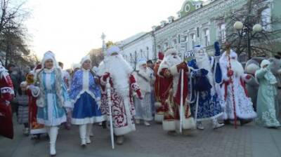 В Пензе открыли домик деда Мороза и запустили новогоднюю кампанию - penzainform.ru - Пенза - Площадь