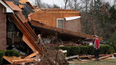 Байден поручил выделить помощь пострадавшим от торнадо штатам
