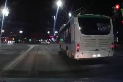 В Воронеже ГАИшники узнали о проезде водителя маршрутки 5а на красный свет по интернету