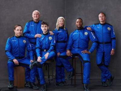 Джефф Безоса - Blue Origin третий раз отправила туристов в космос: на борту были телеведущий и дочь астронавта - unn.com.ua - США - Украина - Киев - Twitter