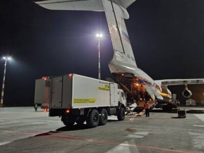 Самолет МЧС России вылетел в ЮАР после догрузки мобильной лаборатории в Волгограде