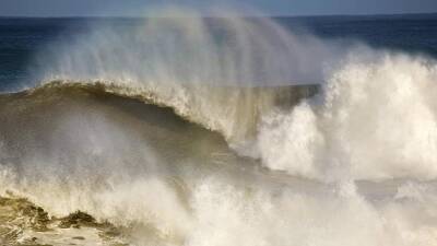 Штормовое предупреждение объявлено на Камчатке из-за 12-метровых волн