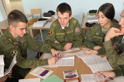 Школьники Ставрополя поучаствовали в мероприятиях ко Дню Конституции