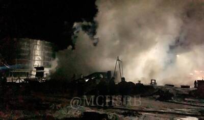В Башкирии всю ночь тушили пожар на заводе по производству нефтепродуктов