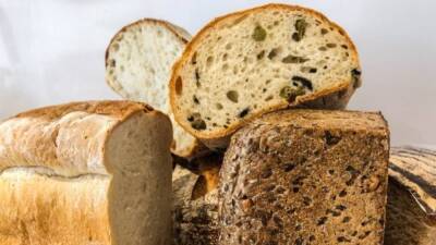 Диетолог Мухина предупредила об опасности хлеба и круп для здоровья пожилых людей