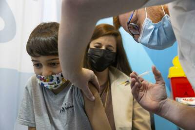 Минздрав начинает вакцинацию детей в школах