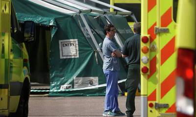 Британские медики прогнозируют гибель 75 тысяч человек из-за омикрона